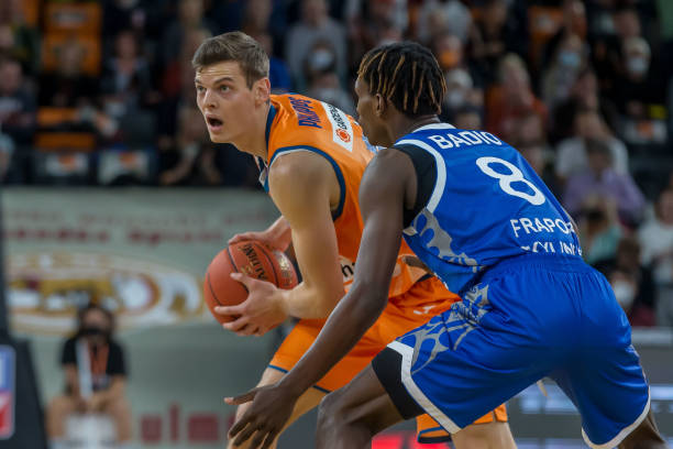 不仅意在打 不仅意在打